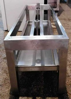 Βάση Γύρου Ανοξείδωτη Για 3 Σούβλες 89x31x40Cm Μεταχειρισμένη 